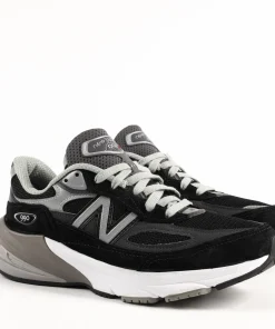 Alternative view of Women's The 990 V6 - Black - Suede